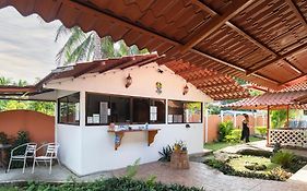 Pangea Lodge Tropical Vibe Home With Shared Pool